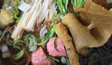 Delicious udon made with tsuyu, inari sushi, and even shrimp tempura!