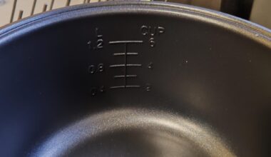 Rice cooker markings confusion: cup scale vs liter scale on a 3L rice cooker