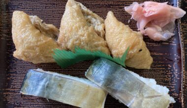 Why is inari sushi served as a specialty dish around Fushimi Inari Shrine?