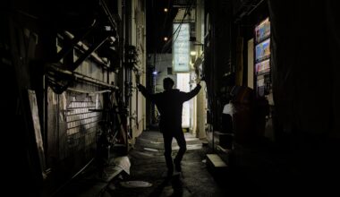 Kiyamachi Side Alley Poser