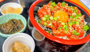 鉄火丼 Tekkadon (Tuna sashimi rice bowl) for lunch!