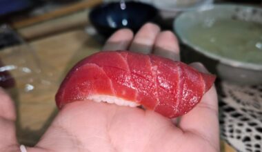 making bluefin tuna akami nigiri