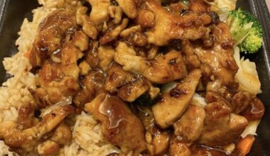 What kind of chicken cutting style and marinade is used for this?