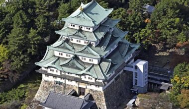 Nagoya Castle's entrance fee will be raised to 1,000 yen from 500 yen. First time in 32 years, starting in October. Admission fees at Higashiyama Zoo and Botanical Gardens will also be raised from 500 yen to 800 yen