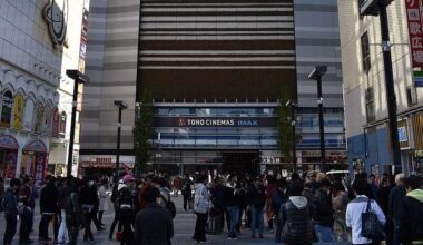 Tokyo government organizes food truck event to clear out delinquent/homeless teen gathering area in Shinjuku