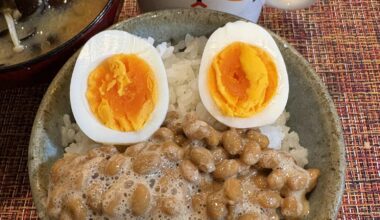 おはよう🐓
山羊おじさんとこの
うこっけいの卵