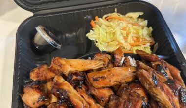 What is in this side salad served with my Teriyaki?