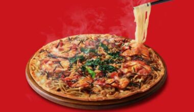 【Italians Likely to Be Furious】 Pizza Hut Releases "Yokohama Ie-kei Ramen Pizza" Supervised by the Chairman of Yoshimura-ya Himself