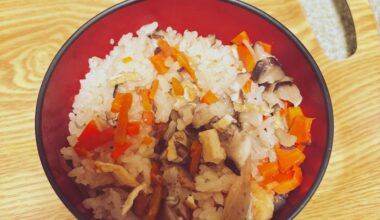 Takikomi gohan (rice cooked with ingredients)