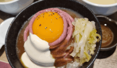 Do you know where this bowl is from? 🤪