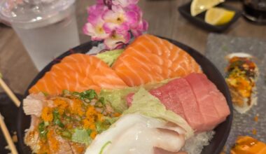 Sashimi and sweet shrimp nigiri with the fried head 🙂‍↕️