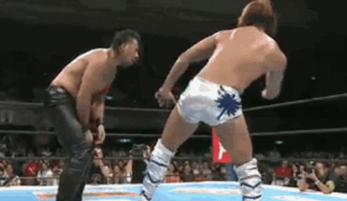 Kota Ibushi Lariats Shinsuke Nakamura with all his might!