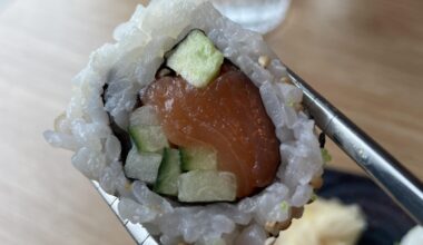 salmon maki