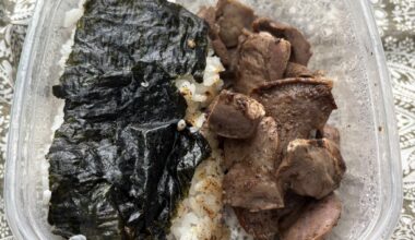 今日は「豚ハツの塩焼きのり弁当」。
本当はほうれん草とか、もう一品野菜を添えたかったな。