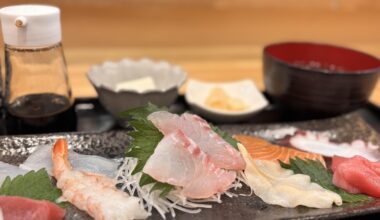 Sashimi set for lunch today! You can really taste the freshness—the umami is just unreal. Best mid-day fuel ever.