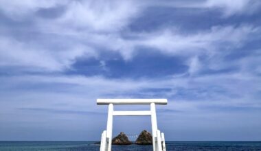 Sakurai Futamigaura's Couple Stones in Itoshima (櫻井二見 浦の夫婦岩，系島市)