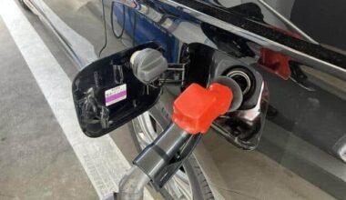 The prolonged situation in Iran will directly impact Japan's Golden Week, causing gasoline and airfares to skyrocket.