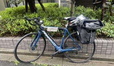 Abandoned road bike in Akasaka
