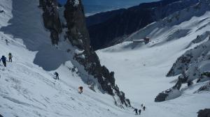 Multiple mountain accidents  in Senjojiki area in Central Alps. Hikers entered the mountains in casual clothing and insufficient equipment becoming unable to move. Two 21-year-old men from Aichi and a 56-year-old woman from Shiga were rescued safely, but the situation was extremely dangerous