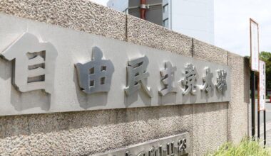 LDP approval rating falls to 31.8%, down 7.6 points, returning to pre-election levels.