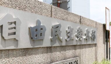 LDP approval rating falls to 31.8%, down 7.6 points, returning to pre-election levels. All other parties rating are below 10% and decreased too. Unaffiliated increased 9.8% to 34.5%