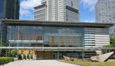 Amendment in Food Law to include to require private businnesses to maintain rice stock and to distribute rice when needed proposed. If passed, failure to comply can result in fine up to 100 million yen