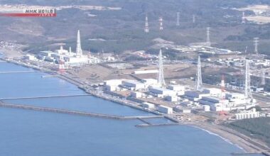 TEPCO to suspend power generation at Niigata nuclear plant after alarm went off indicating a small amount of electricity leak from a generator
