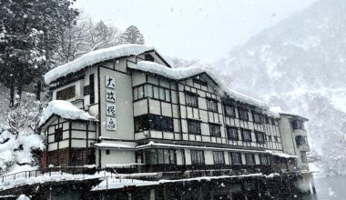 Heavy snowfall during our cruise in Shogawa, Toyama this February ❄️