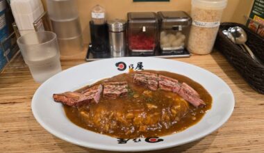torched thick cut bacon on curry (Hinoya)
