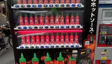 Clearly someone wanted Siracha at 3AM and was disappointed the nearby 7 didnt have it
