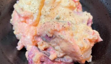 Shibazuke potato salad is a dish sometimes found in izakaya , made by mixing chopped shibazuke pickles into potato salad.