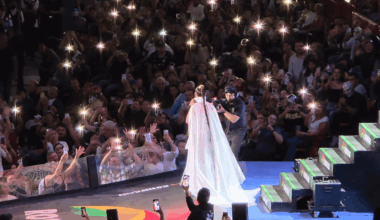 Amazing fan view of Natalia Jimenez singing Me Muero for Mistico in CMLL Arena Mexico!!!
