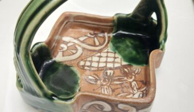 Oribe ware pottery sold at Tachikawa Tenbosu.