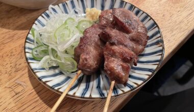 Yakitori-style pork liver should be eaten with sesame oil, salt, and shichimi.