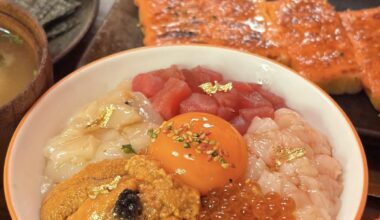 I’d bankrupt myself for this seafood gold bowl, no hesitation😍