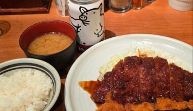 waraji tonkatsu with 2 kinds of sauce (Yabaton, Nagoya)