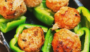 NAMA-P-TSUKUNE is an izakaya dish consisting of meatballs topped with raw bell peppers.