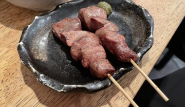 Pork tongue skewers are made by cutting pork tongue into bite-sized pieces, threading them onto skewers, and grilling them over charcoal or on a grill. They’re a classic “yakiton” (grilled pork skewer) item commonly found at Japanese izakaya.