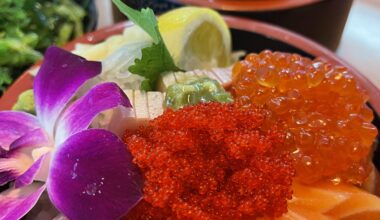 Chirashi bowls and wakame salad