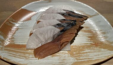 This is HESHIKO. It's very salty, so you eat it thinly sliced. It goes perfectly with sake.