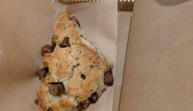 Looking for a recipe or place I can buy the chunks in this milk tea scone from Vie De France