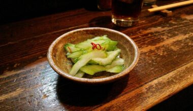 An izakaya that has lightly pickled celery on the menu is a good restaurant.